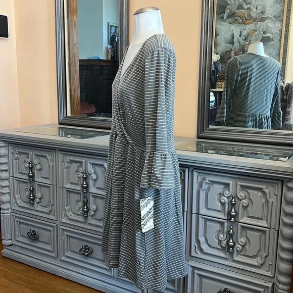 Eyeshadow Gray Striped Long Sleeve Dress - Picture 11 of 11
